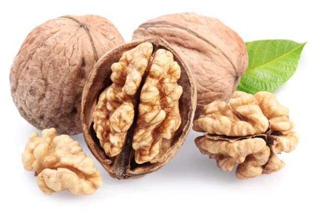 Walnut strengthens blood vessels and normalizes the male hormonal background
